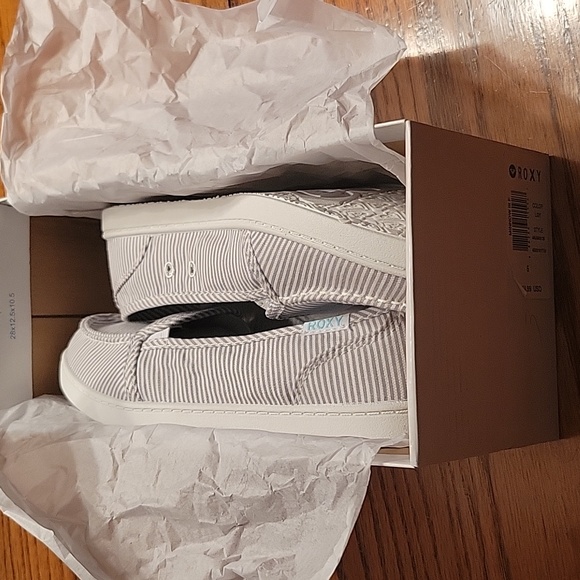 Roxy - Picture 4 of 4